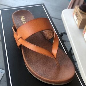 Mia Mariahh tan sandal